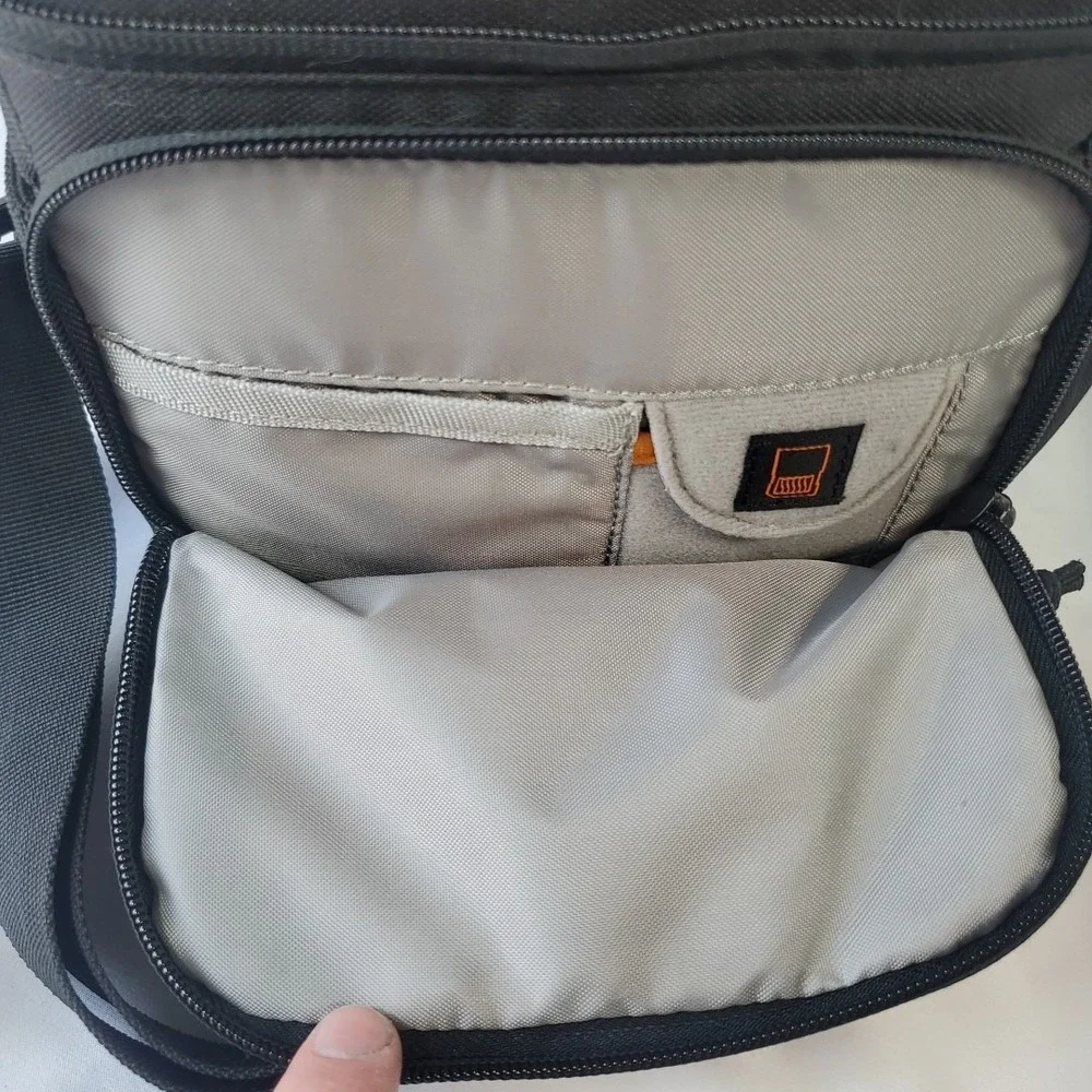Lowepro Adventura 140 Camera Bag Black Removable Strap